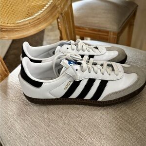 Adidas Samba OG white women’s size 6. Gently worn.
